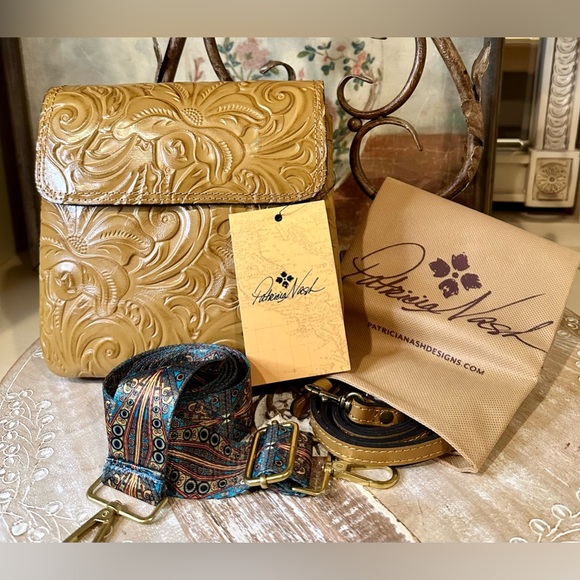 Patricia Nash Handbags - NWT Patricia Nash “Balluri” Medium Crossbody in Biscuit w/ extra shoulder strap.